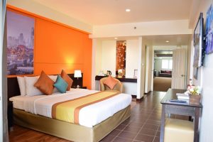 โรงแรม เดอะ คัลเลอร์ ลิฟวิ่ง : Accommodation